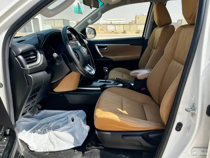 تويوتا فورتشنر VX بنزين موديل 2022 8