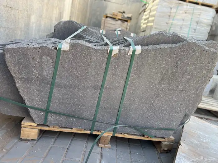حجر بازلت عشوائي 3