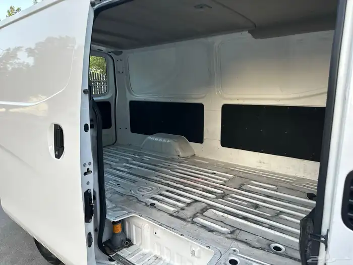 نيسان باص بضاعه موديل 2020 سعودي قير عادي بنزين 10