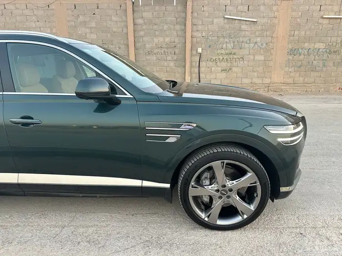 للبيع جينيسس GV80 شبه اصفار مخزن بحالة الوكالة 38