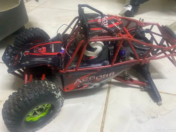 سياره ناقصها كفر أسفنج واحد بس ناقصها كفر وبطارية والأنوار 1