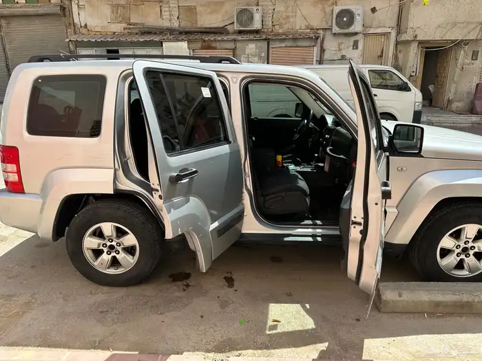 سيارة جيب ليبرتي للبيع موديل 2012 0