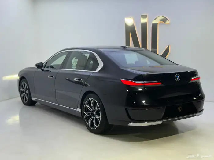 بي ام 735i 2026 12