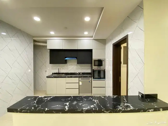 شقه فاخره للإيجار بحي اشبيليه 5