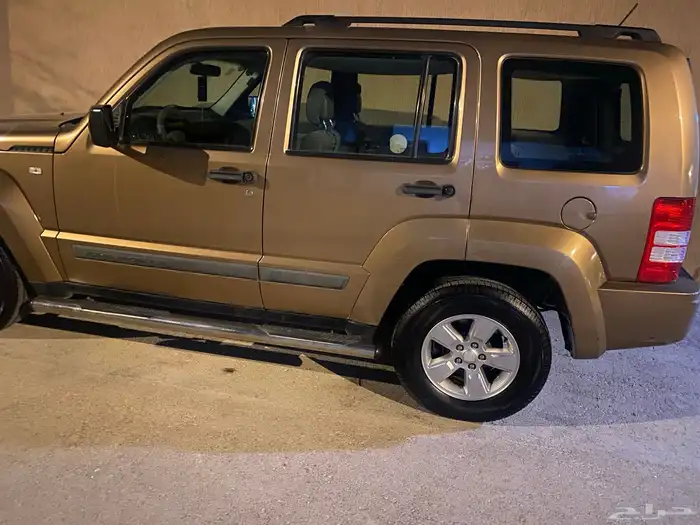 جيب شروكي ليبرتي 2012 V6 3