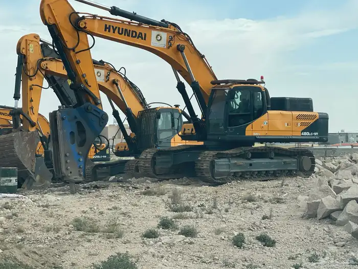 معدات ثقيلة للإيجار وترحيل وتوفير مواد البناء بجميع أنواعها 4