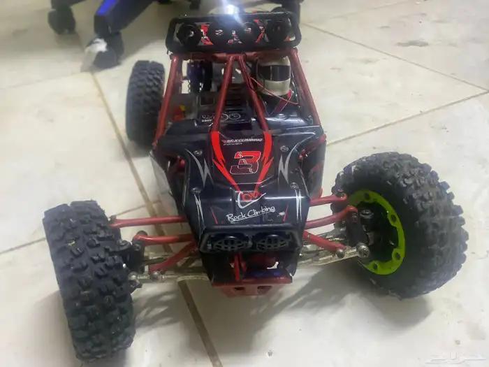 سياره ناقصها كفر أسفنج واحد بس ناقصها كفر وبطارية والأنوار 0