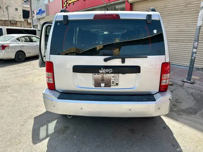 سيارة جيب ليبرتي للبيع موديل 2012 1