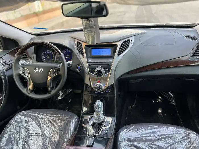 هيونداي ازيرا 2012 10