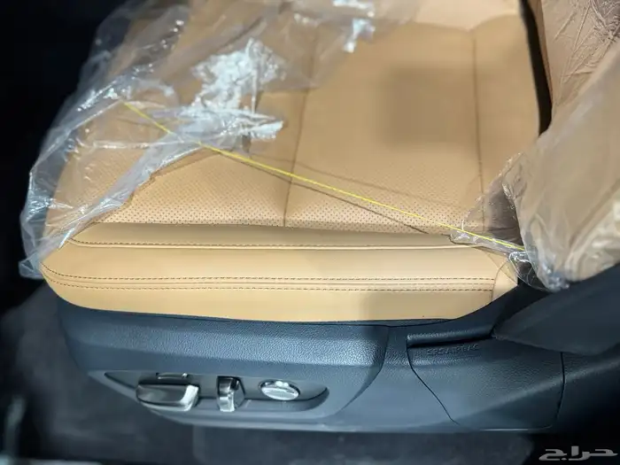 لكزس BB LX 600 بريمي 2025 اللون ابيض - جملي 24