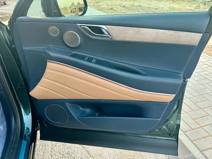 للبيع جينيسس GV80 شبه اصفار مخزن بحالة الوكالة 51