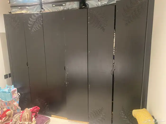 دولاب ملابس مستخدم بحالة جيدة 1