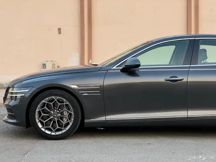 جينسس G80 رويال V6 ممشى قليل شرط بالكامل بحالة الجديد 31