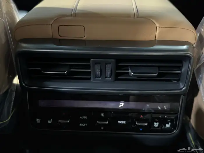 لكزس BB LX 600 بريمي 2025 اللون ابيض - جملي 13