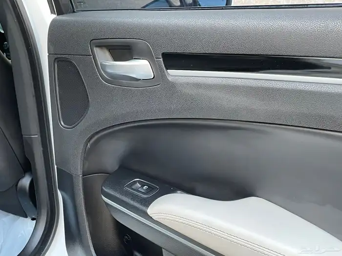 كرايزلر C300s موديل 2021 34