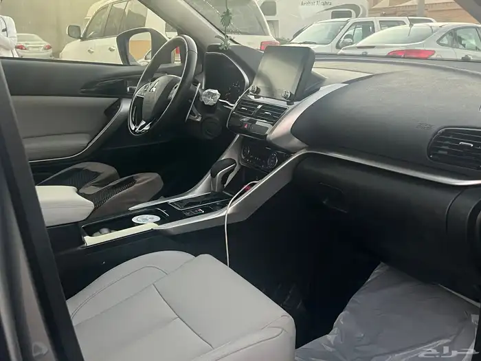 متسبيشي اكلبيس كروس2022 8