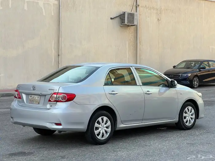 تويوتا كورولا موديل 2013 نظيف 14