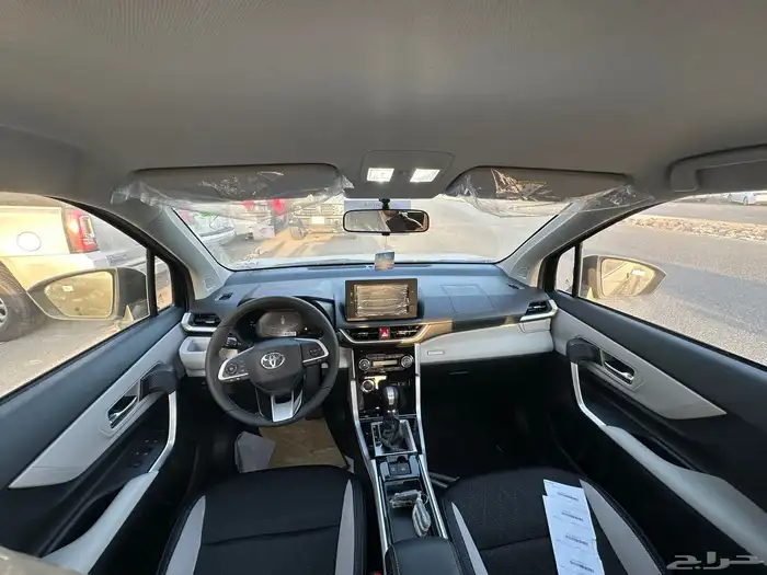 تويوتا فيلوز العائلية 4 سلندر موديل 2025 لون أسود 4