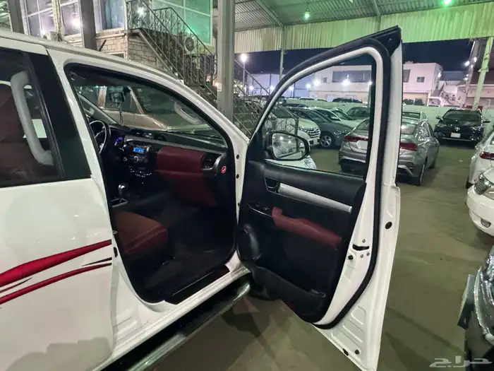 هايلوكس 2017فل تماتيك دبل بحاله ممتازه 13