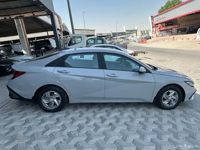 هونداي الالنترا 2024 سعودي المجدوعي للسيارات 4