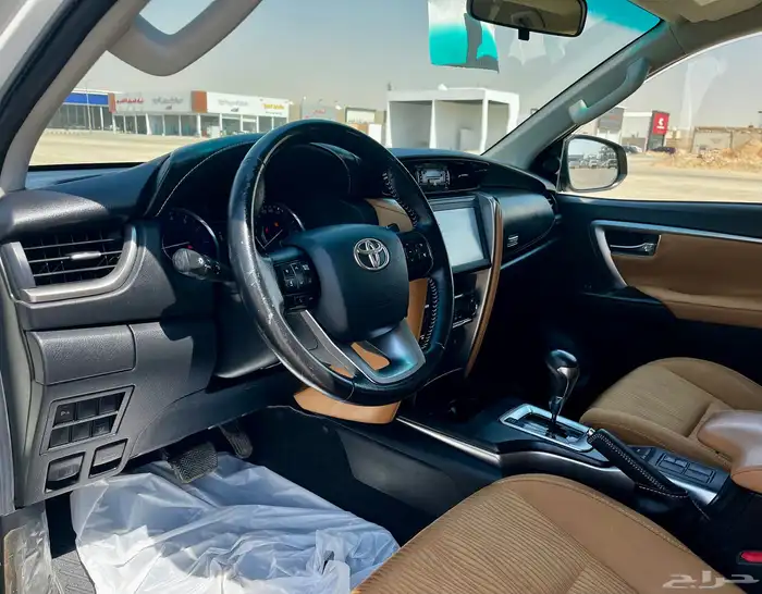 تويوتا فورتشنر VX بنزين موديل 2022 6