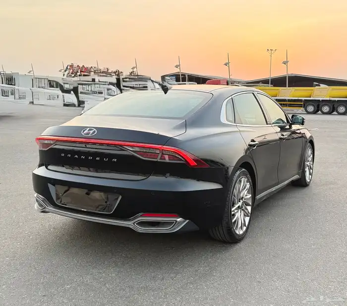 ازيرا 2022 كاليجرافي - 4 سلندر اعلا مواصفات وكاله للبيع 5