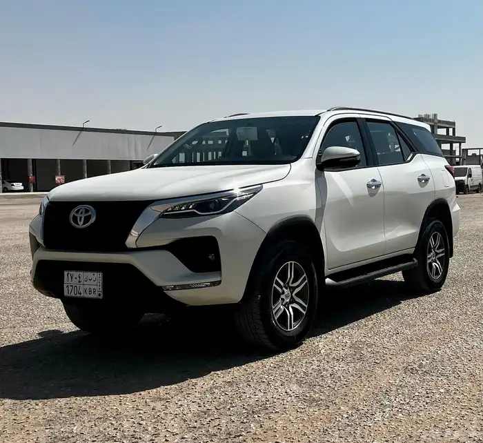 تويوتا فورتشنر VX بنزين موديل 2022 1