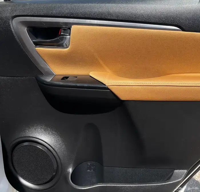 تويوتا فورتشنر VX بنزين موديل 2022 14