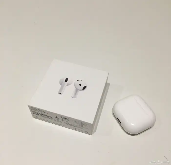 ساعة ابل Apple Watch و سماعة AirPods 1