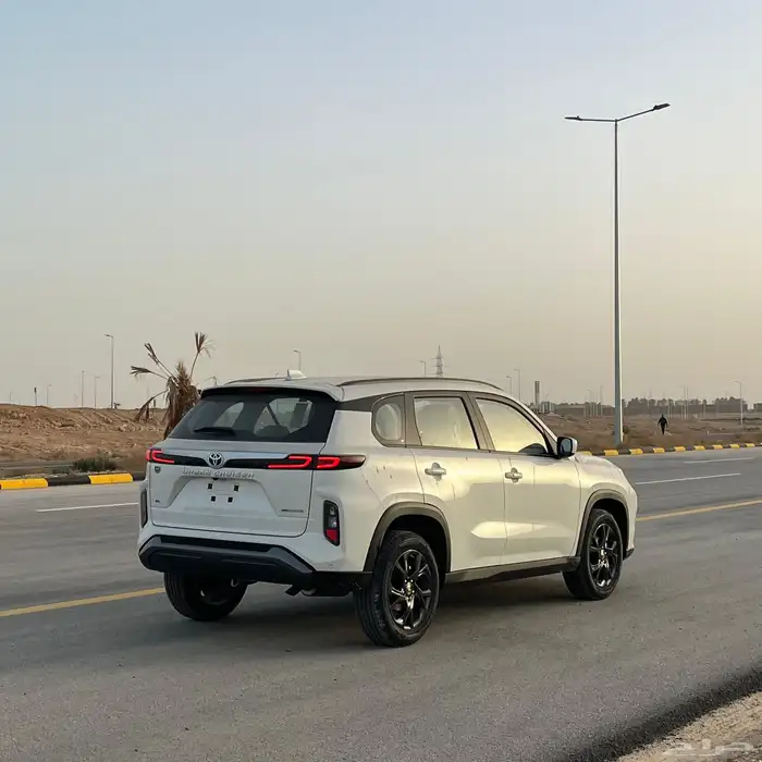 تويوتا أوربان GL استنادر 3