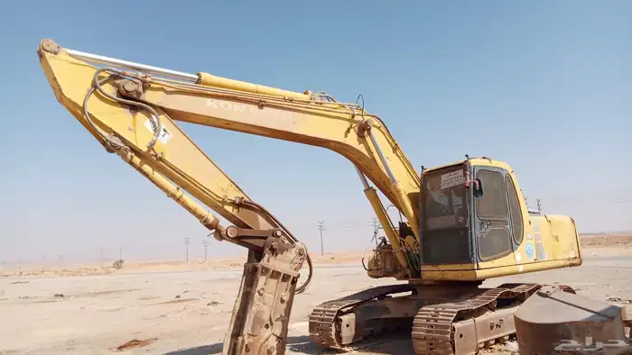 بكلين كوماتسو 200 داش 6 مع دقاق وغراف 4