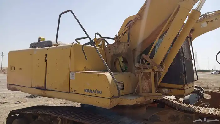 بكلين كوماتسو 200 داش 6 مع دقاق وغراف 2