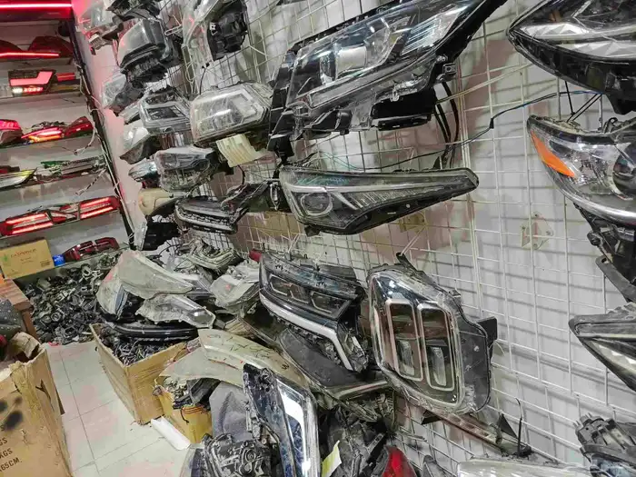 اضواء انوار زنون شمعات اسطبات عدسات محولات لمبات ليد قزاز شم 27