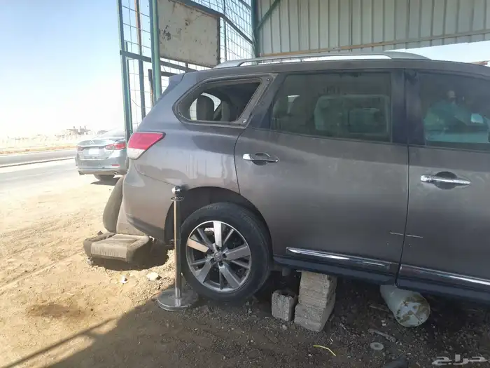 نيسان بافندر 2015 فل كامل تشليح قطع غيار فقط 1