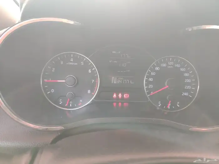 سيارة كياسيراتو 2015 ابيض لؤلؤئي 5