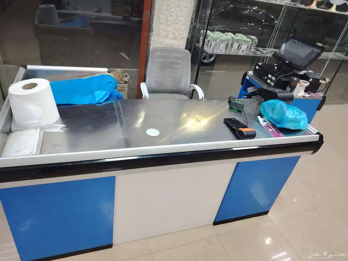 العرض ديكور وارفف وطاولات البيع علي السوم 3