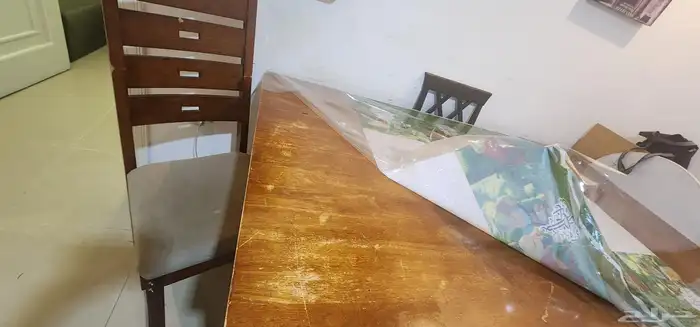 طاولة سفرة للبيع مع اربع كراسي 1