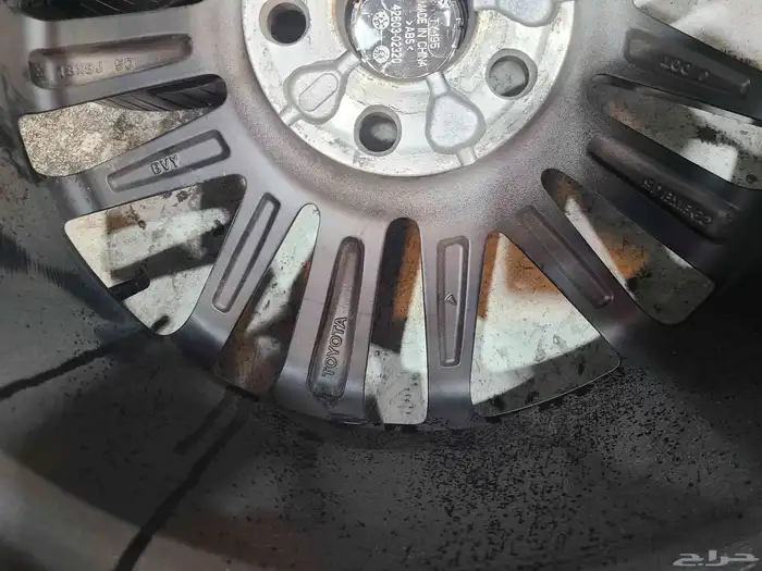 جنوط كامري هايبرد 2023 كروم وكالة مقاس 18 مع الكفرات 7