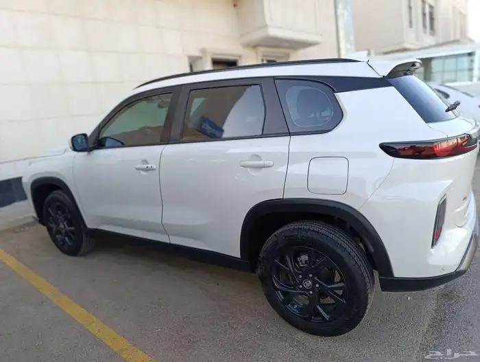 تويوتا اوربان كروزر 2025 ماشي 8 الف 4