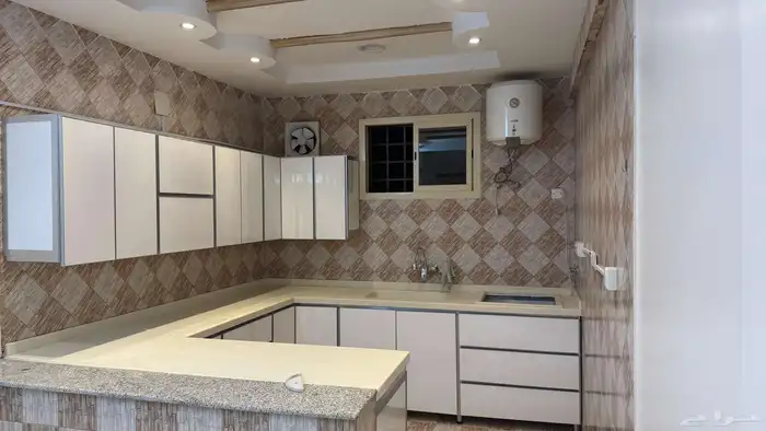 للايجار دور علوي بحي سلطانه 17