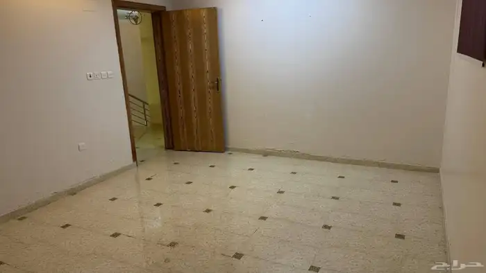 للايجار دور علوي بحي سلطانه 3