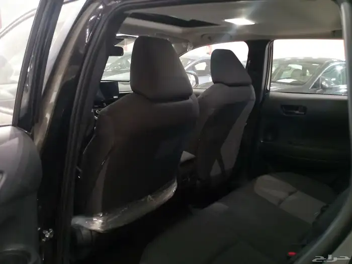 تويوتا كورلا كروس ( 2025 ) نص فل بنزين اصفار جديدبطاقة جمركة 28