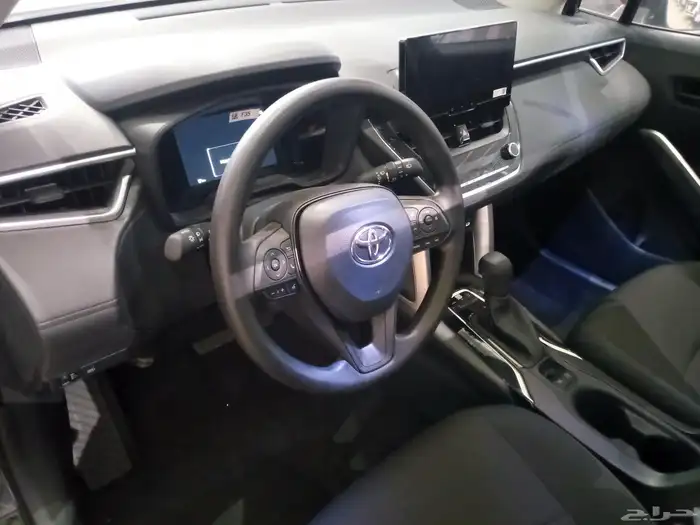 تويوتا كورلا كروس ( 2025 ) نص فل بنزين اصفار جديدبطاقة جمركة 18