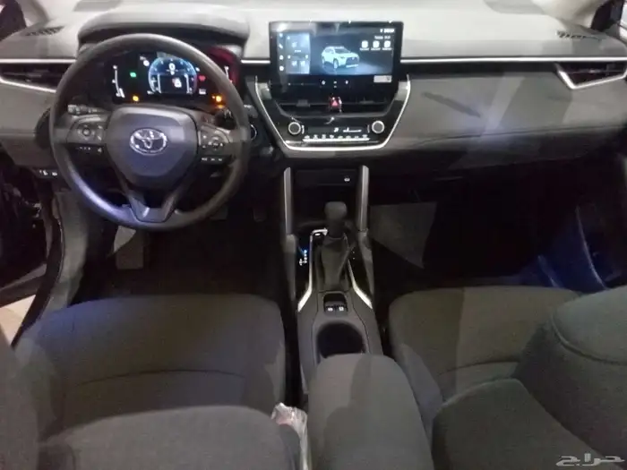 تويوتا كورلا كروس ( 2025 ) نص فل بنزين اصفار جديدبطاقة جمركة 13