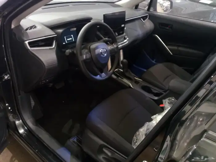 تويوتا كورلا كروس ( 2025 ) نص فل بنزين اصفار جديدبطاقة جمركة 19