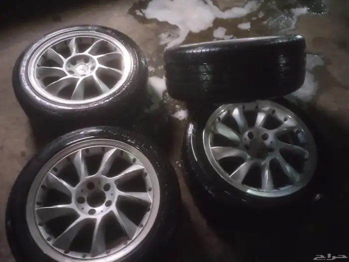 السلام عليكم ياحبايب للبيع جنوط لورانس مقاس 18 عرض واحد اما 2