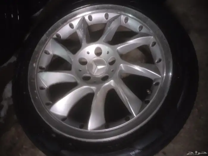 السلام عليكم ياحبايب للبيع جنوط لورانس مقاس 18 عرض واحد اما 1