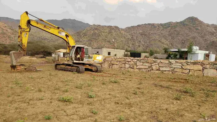 بوكلين لبنيان الحجر وقص الاراضي لتواصل على الرقم 1