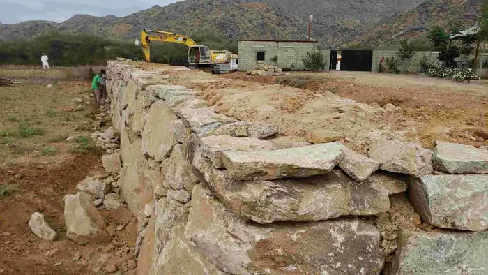 بوكلين لبنيان الحجر وقص الاراضي لتواصل على الرقم 0