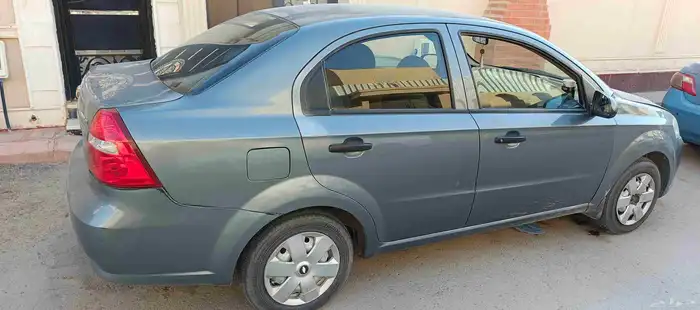 سيارة آفيو نظيفة 3